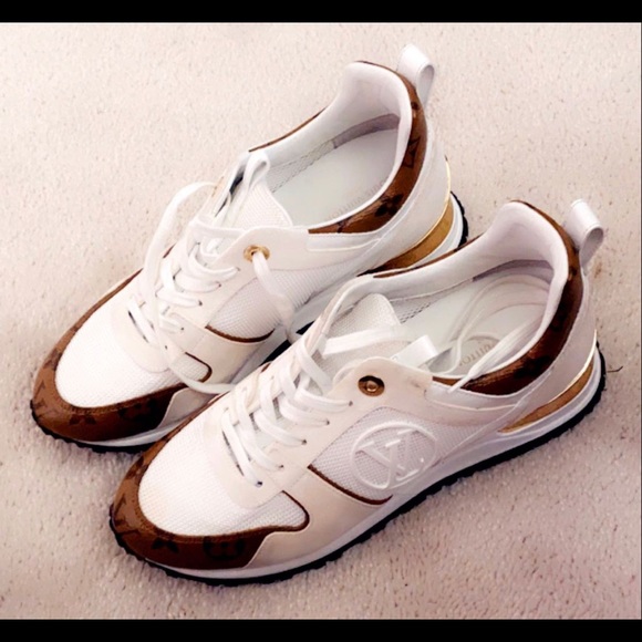 🦄Louis Vuitton Reverse Monogram Run Aways🦄 - Picture 2 of 6